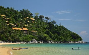 Chalets nested on hill at Salang beach, Tioman, Malaysia (Tioman Dive Blog)