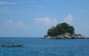Rock outcrop at Salang, Tioman (Tioman Dive Blog)