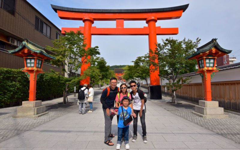 Giant torii gate at the entrance of Fushimi Inari @2015 Giant torii gate at the entrance of Fushimi Inari @2015