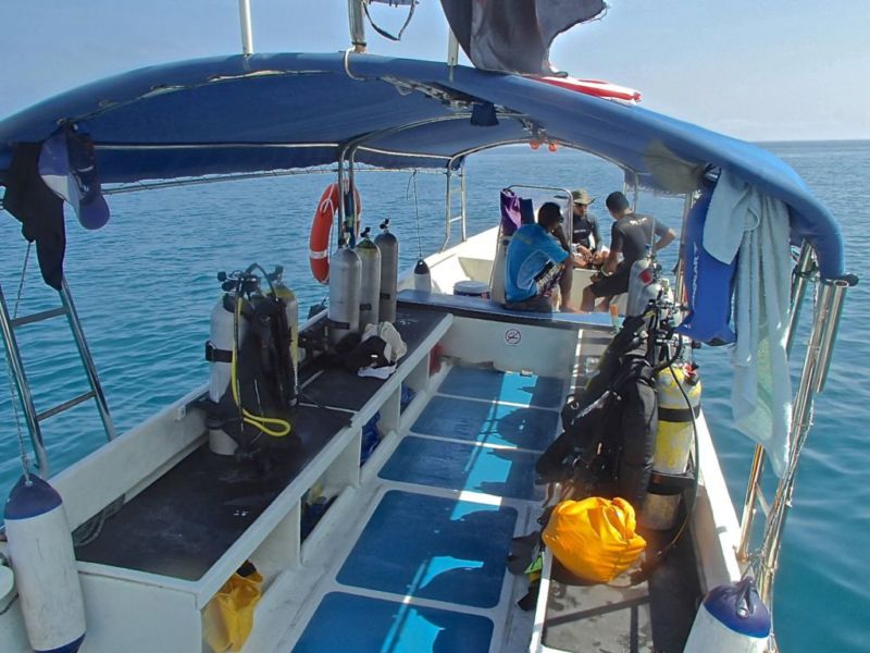 B&J Dive boat, Tioman (Tioman Dive Blog)