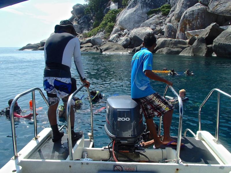 B&J Dive Master observing the dive, Tioman