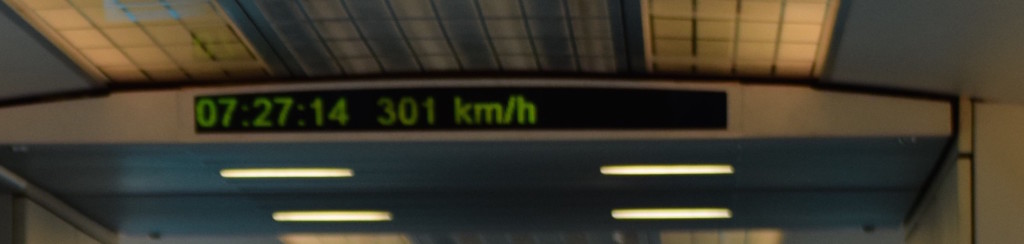 Max speed 301km/hr, Maglev Train. Shanghai @2015