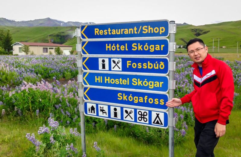 signs leading to skógafoss (attractions in south iceland)