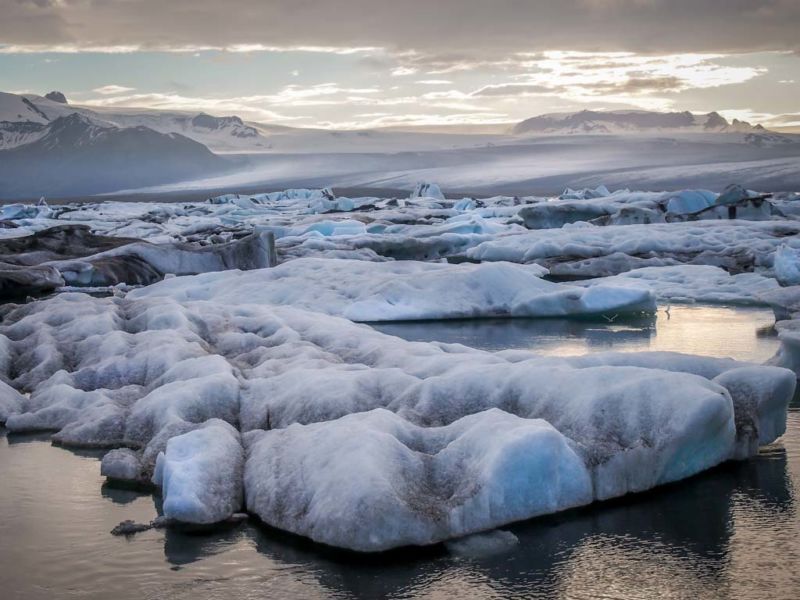 Jökulsárlón has been a setting for a few Hollywood movies. (Must-see places in Southeast Iceland)