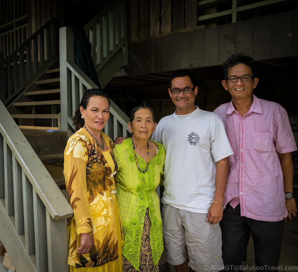 The hosts at Ngimat Ayu House. From right: Scott, Nigel and family. Excellent hospitality! (Bario, Sarawak, Malaysia)