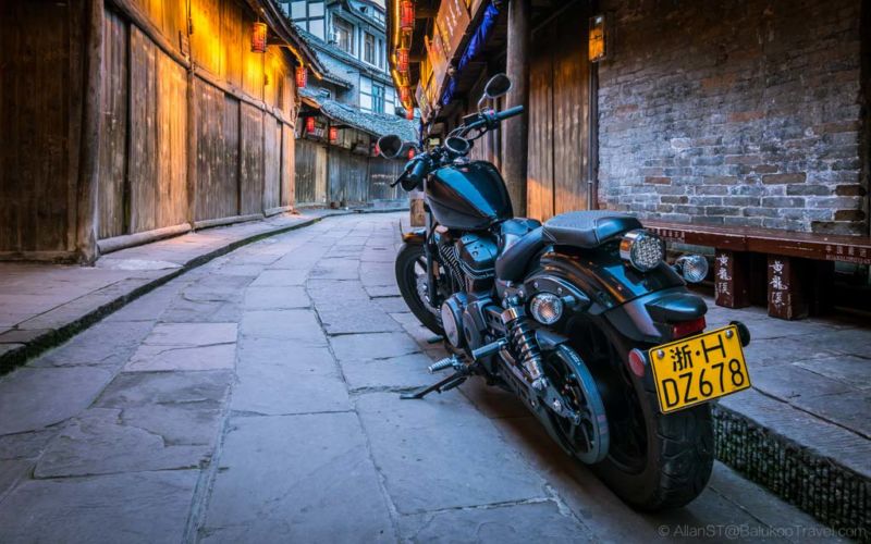 New vs old. HuangLongXi (Chengdu, China)