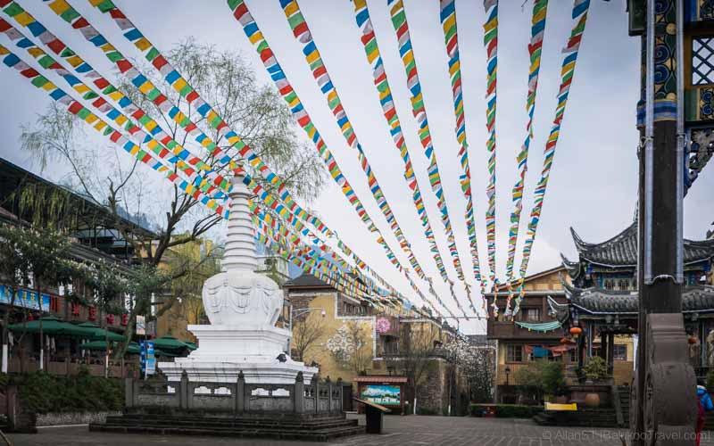 White Tower in ShuiMoZhen (水磨镇) (Sichuan, China) (Mar-2017)