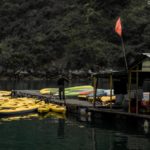 Kayak vendor, Ha Long Bay (Vietnam)