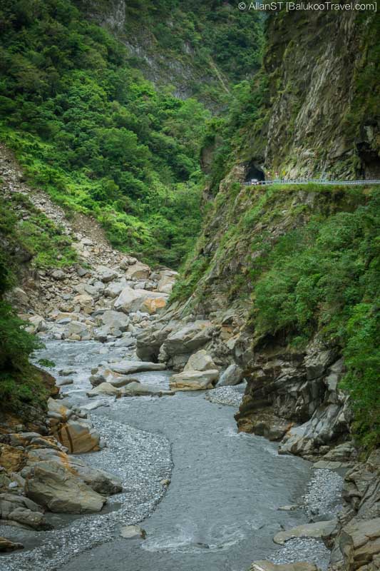 View near Swallow Grotto (Yanzikou, 燕子口), Taroko Gorge (Hualien, Taiwan) @2016 (Taroko Gorge Blog)