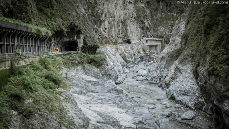 View near Swallow Grotto (Yanzikou, 燕子口)
