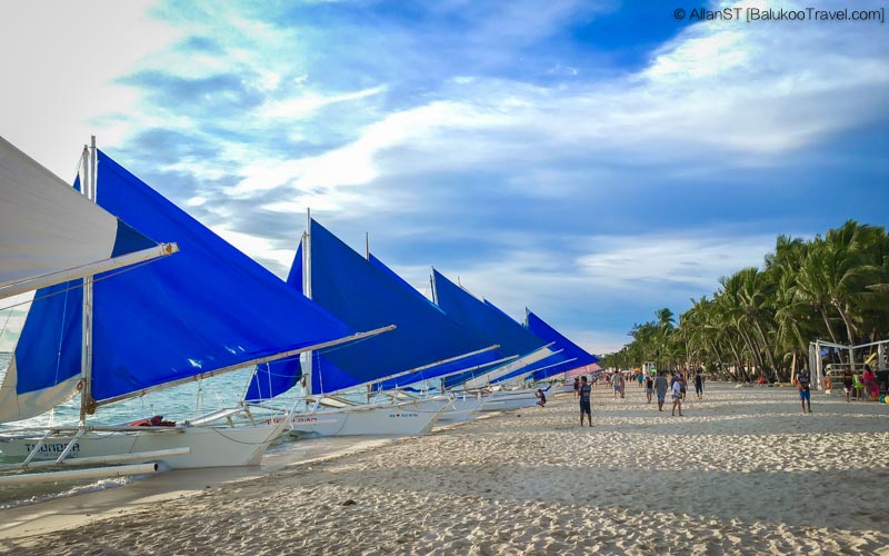 Paraw sailboats waiting along White Beach, Boracay (Philippines) @Sep2017 Paraw sailboats waiting along White Beach, Boracay (Philippines) @Sep2017
