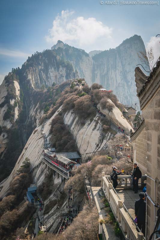 Huashan Travel Guide: View of Huashan's other peaks from its North Peak Huashan Travel Guide: View of Huashan's other peaks from its North Peak