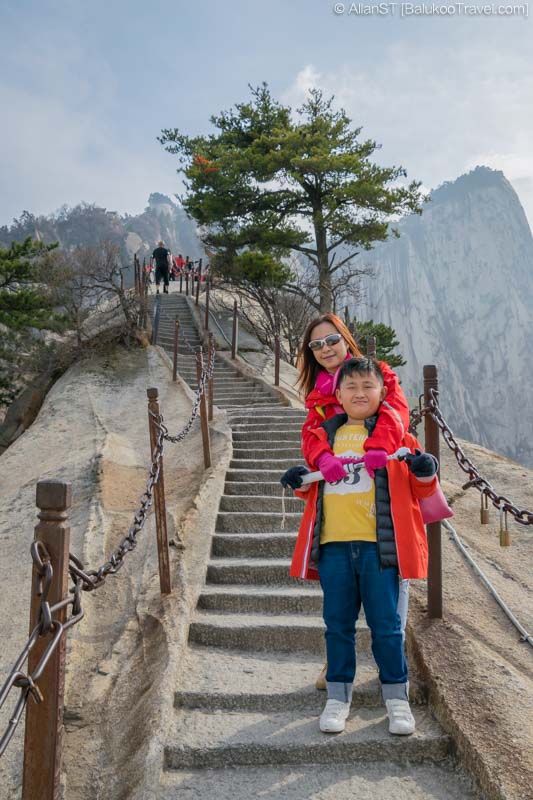 Huashan Travel Guide: Trail on Huashan North Peak. Shaanxi, China. Huashan Travel Guide: Trail on Huashan North Peak. Shaanxi, China.