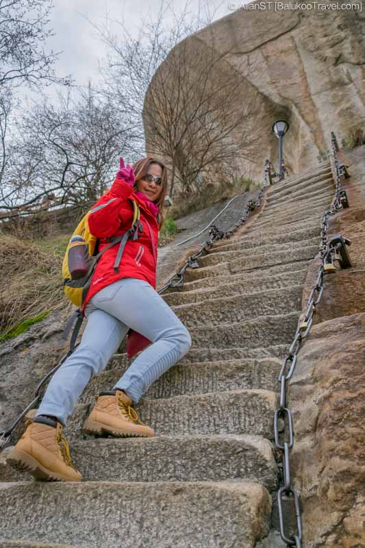Sky Ladder 天梯 on North Peak. Sky Ladder 天梯 on North Peak.
