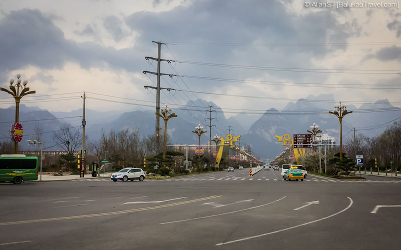Huashan Travel Guide: VIew of Huashan from Huashan North Station (HSR) Huashan Travel Guide: VIew of Huashan from Huashan North Station (HSR)