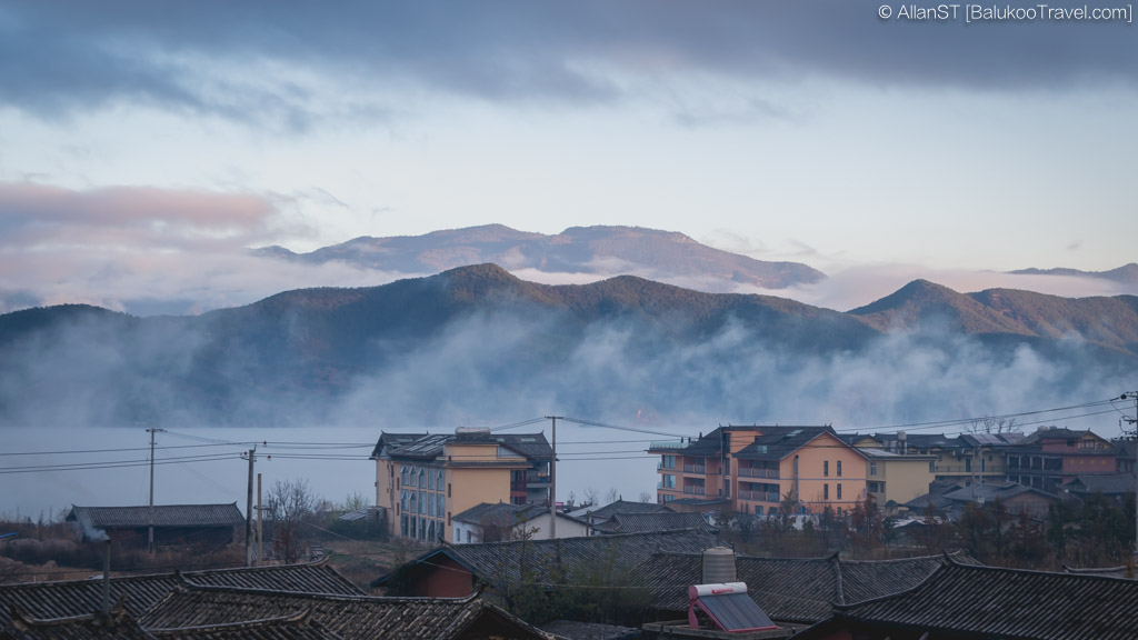 A typical misty morning in Lugu Lake 泸沽湖