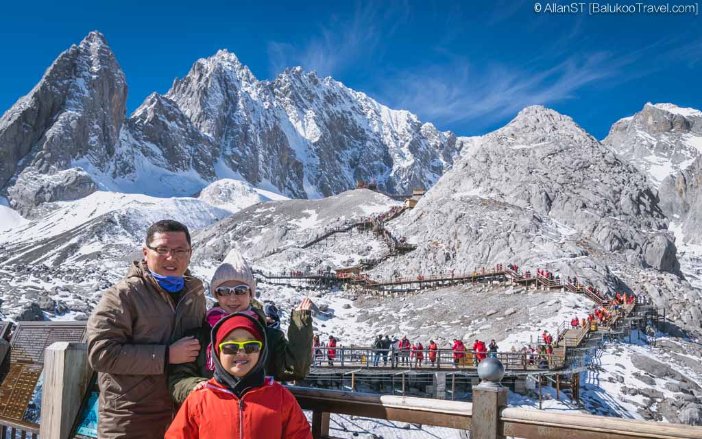 Jade Dragon Snow Mountain (玉龙雪山) (3 Must-See Places in Lijiang 丽江) Jade Dragon Snow Mountain (玉龙雪山) (3 Must-See Places in Lijiang 丽江)