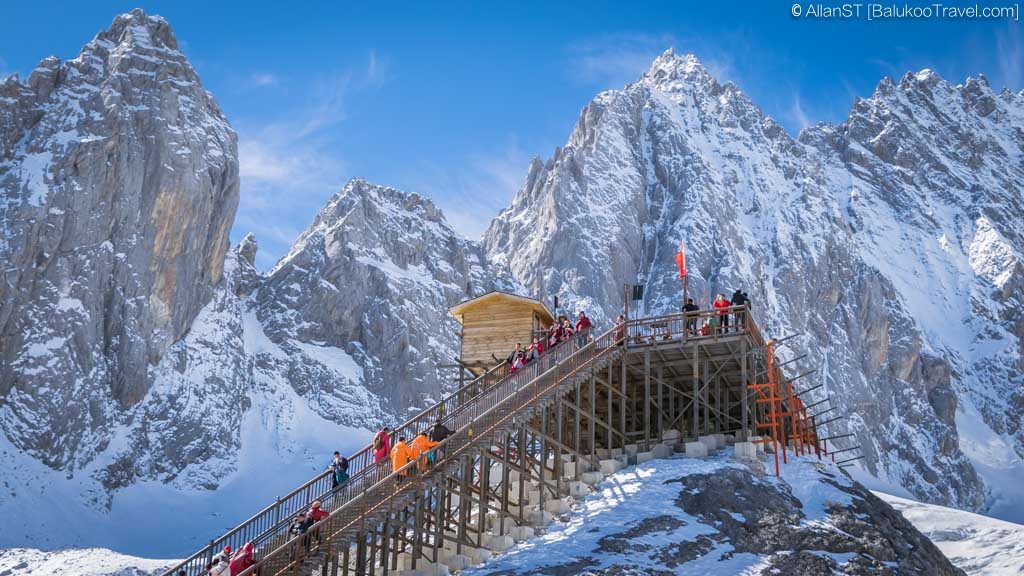 Peak Viewing Platform at 4680m (Jade Dragon Snow Mountain) (3 Must-See Places in Lijiang) Jade Dragon Snow Mountain, YuLong Snow Mountain (玉龙雪山) (3 Must-See Places in Lijiang)