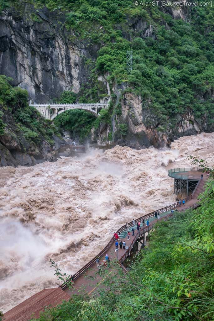 View of Upper Tiger Leaping Gorge (Wet Season, Sep-2018) Tiger Leaping Gorge, 虎跳峡 (Yunnan, China)