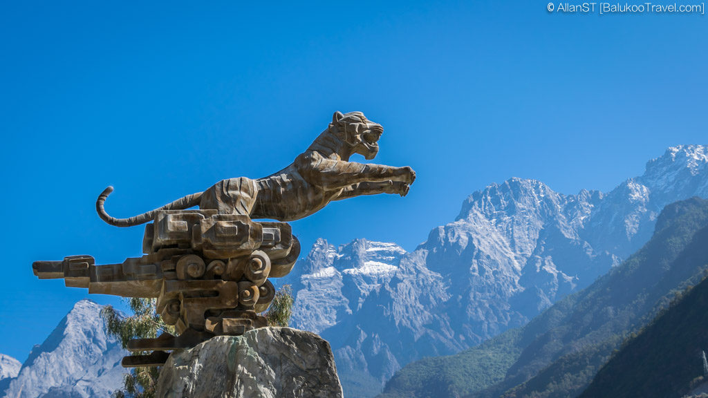 Entrance to Tiger Leaping Gorge (3 Must-See Places in Lijiang 丽江) Tiger Leaping Gorge, 虎跳峡 (Yunnan, China) (3 Must-See Places in Lijiang 丽江)