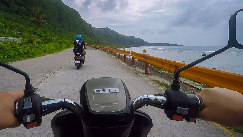 Exploring GuiWan 龜灣 via e-scooter (Green Island, Taiwan)