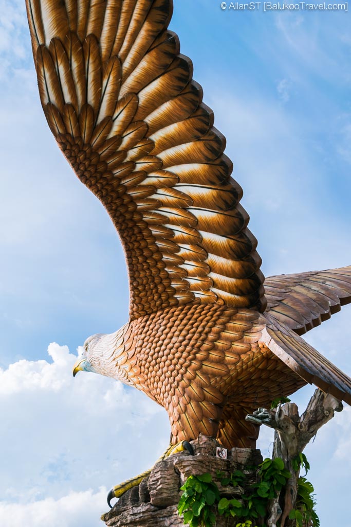 The most prominent structure at Eagle Square is the 12m statue of a reddish-brown eagle (Langkawi)