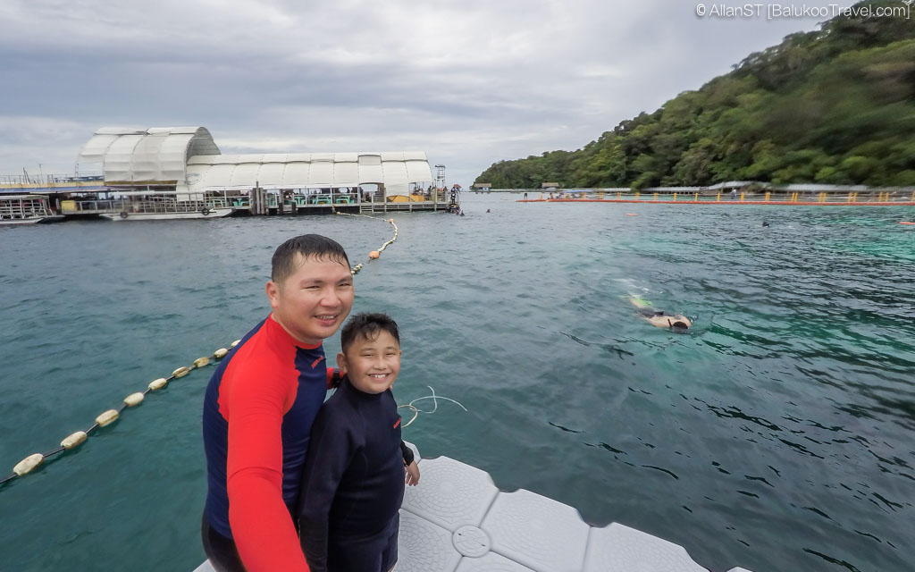 Snorkelling area at Pulau Payar. The floating platform is behind us. 