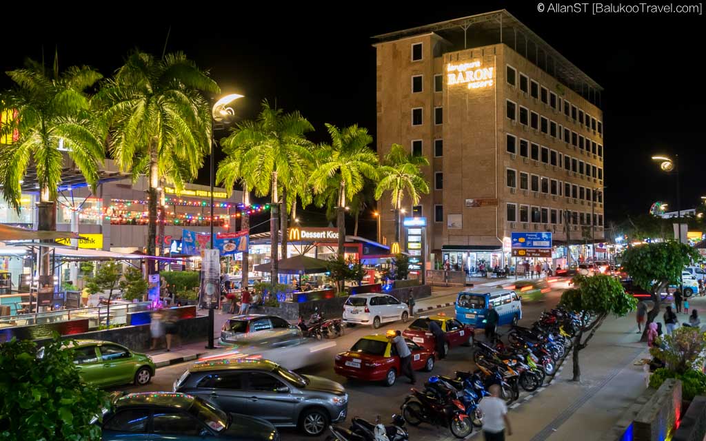 Main street along Pantai Cenang (Langkawi)