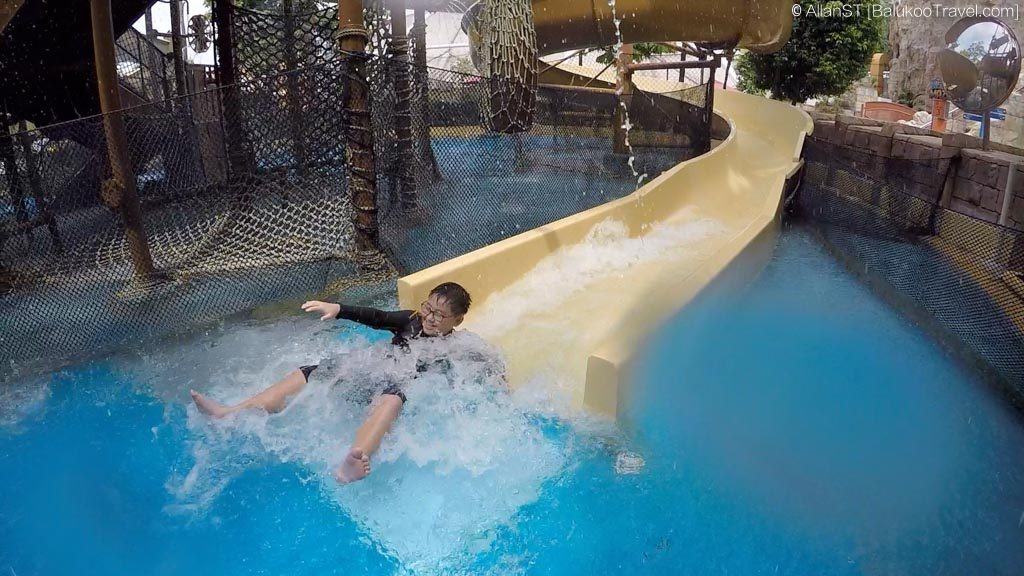Slide at the Big Bucket Treehouse (Adventure Cove Waterpark)