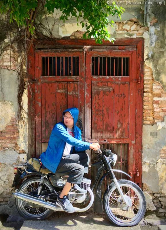 Old Motorcycle (George Town, Penang, Malaysia)