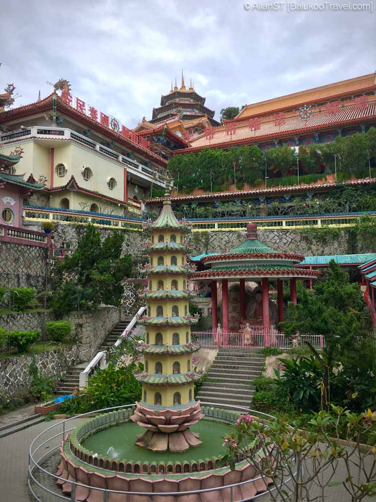VIews from Main Prayer Hall (KekLokSi Temple, 极乐寺) VIews from Main Prayer Hall (KekLokSi Temple, 极乐寺)