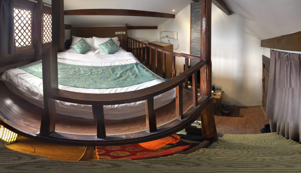 Xilu Xiaoxie Inn: Loft room with double bed