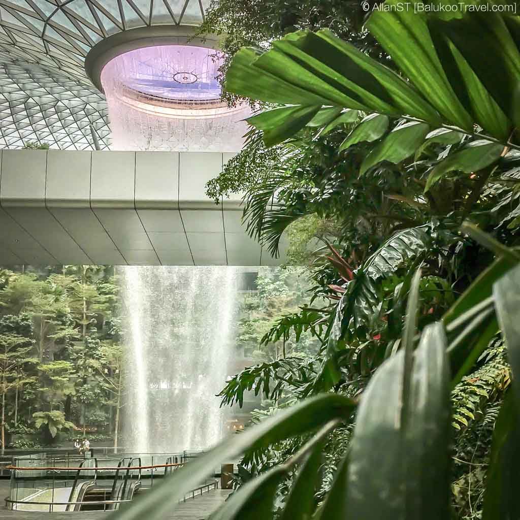 singapore changi airport jewel indoor waterfall 01