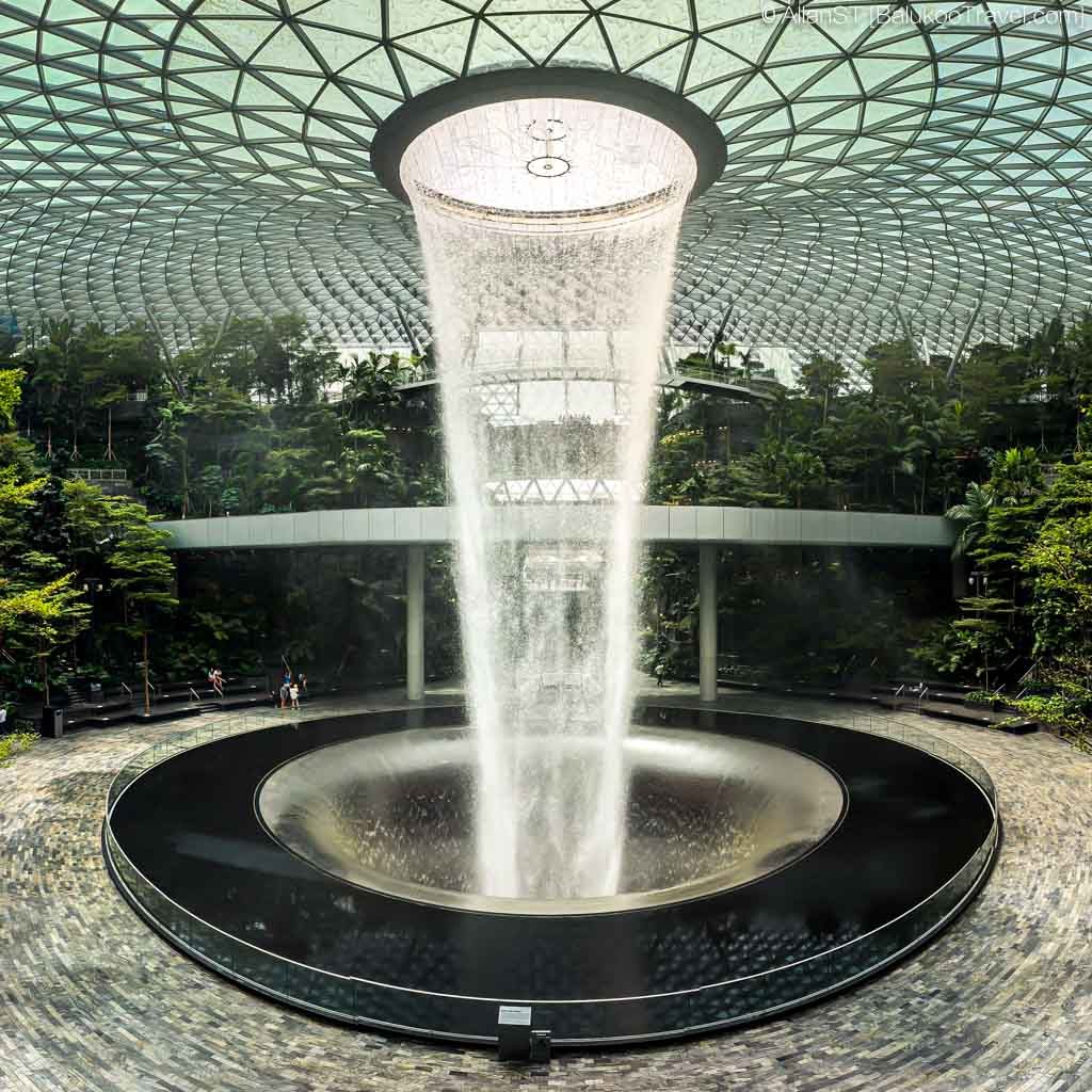 singapore changi airport jewel indoor waterfall