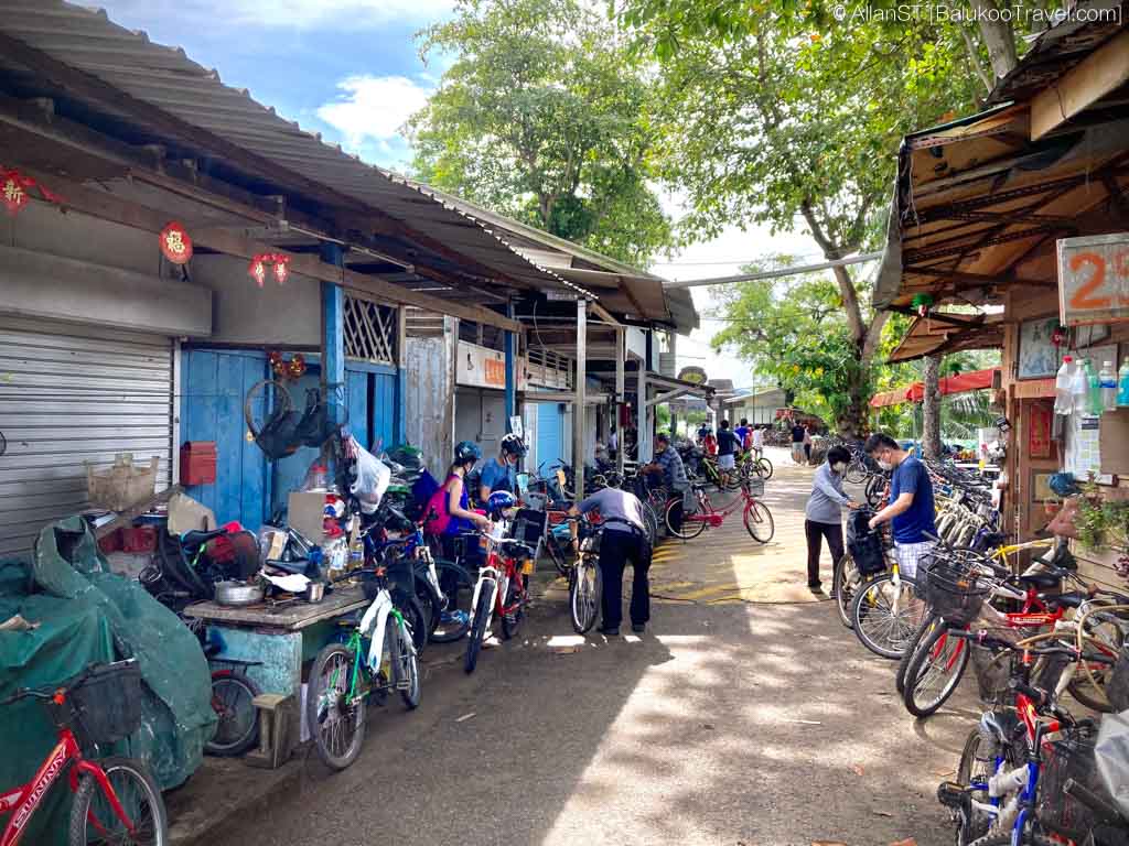 Food and water are primarily only available in the main village. There are few drink outlets outside the village and the opening hours could be limited.
