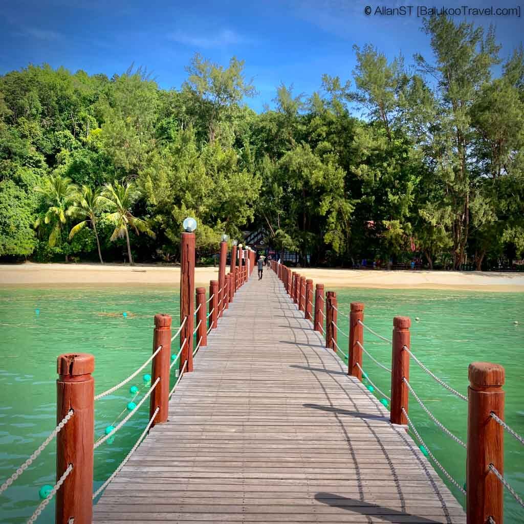 Our first stop on the island hopping tour. Manukan Island. 