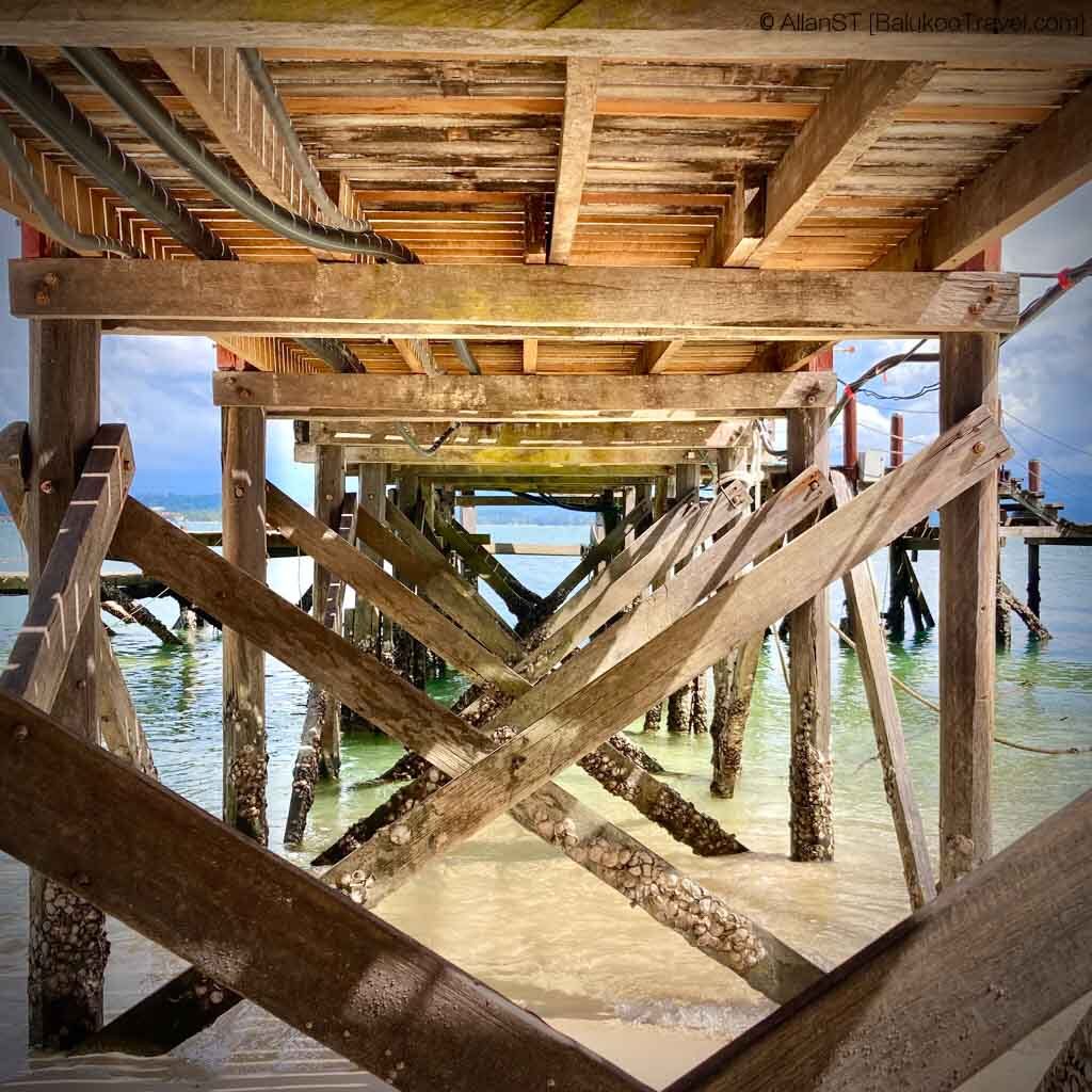Jetty view at Mamutik Island.