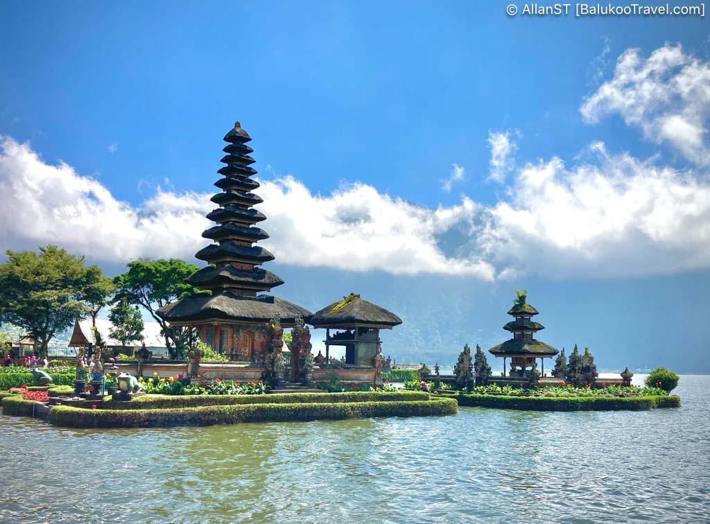 The temple was featured on a previous edition of the Indonesian 50,000 rupiah note (Ulun Danu Beratan Temple)