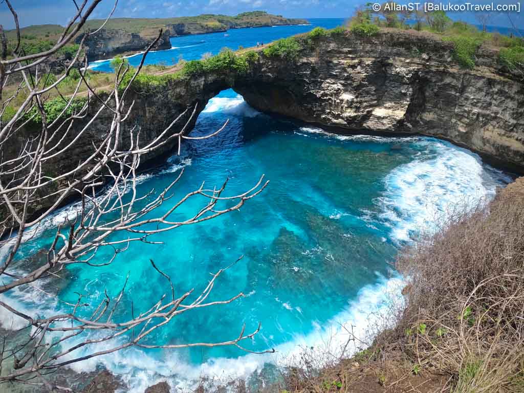 Famed for its archway that allows incoming waves to sweep into a waterhole (Broken Beach)
