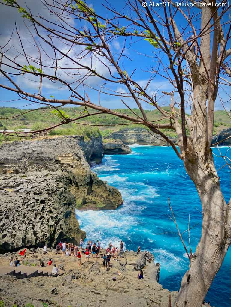 During high tide or inclement weather, do not get close to the edge of the pool and stay alert for rogue waves (Angel’s Billabong, Nusa Penida)