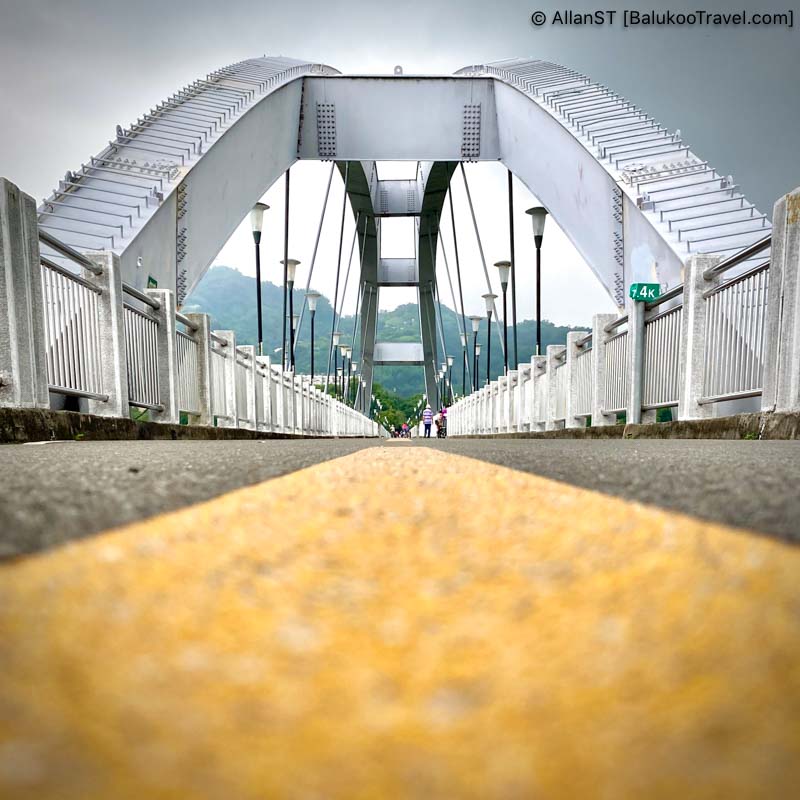 Pedestrian bridge along Dongfeng Bicycle GreenWay 東豐自行車綠廊 