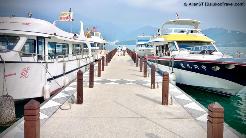 Cruise boats at Shuishe Pier 水社碼頭 (Sun Moon Lake 日月潭)