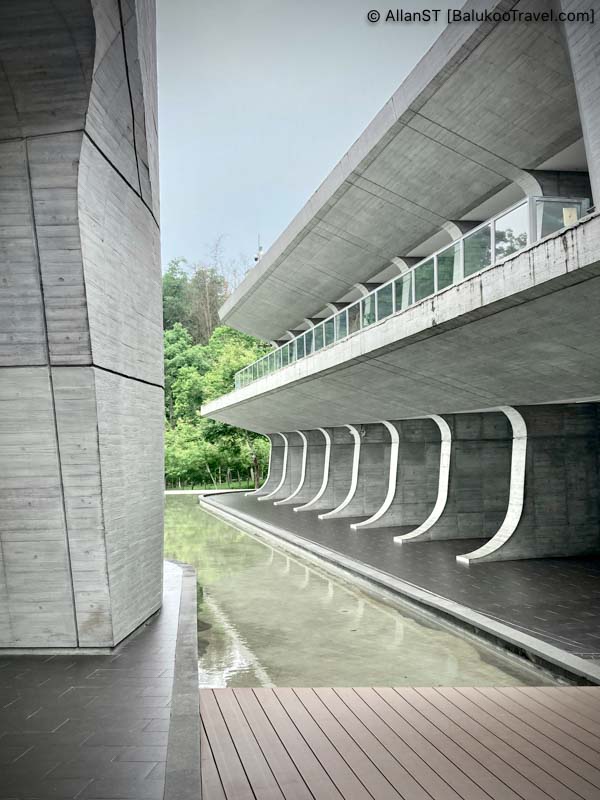 Plenty of photographic opportunities at XiangShan Visitor Center 向山眺望平台 (Sun Moon Lake 日月潭)