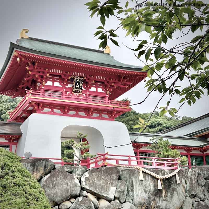 Akama Shrine (Akama Jingū) is a Shinto shrine dedicated to the child Emperor Antoku. Akama Shrine (Akama Jingū) is a Shinto shrine dedicated to the child Emperor Antoku.