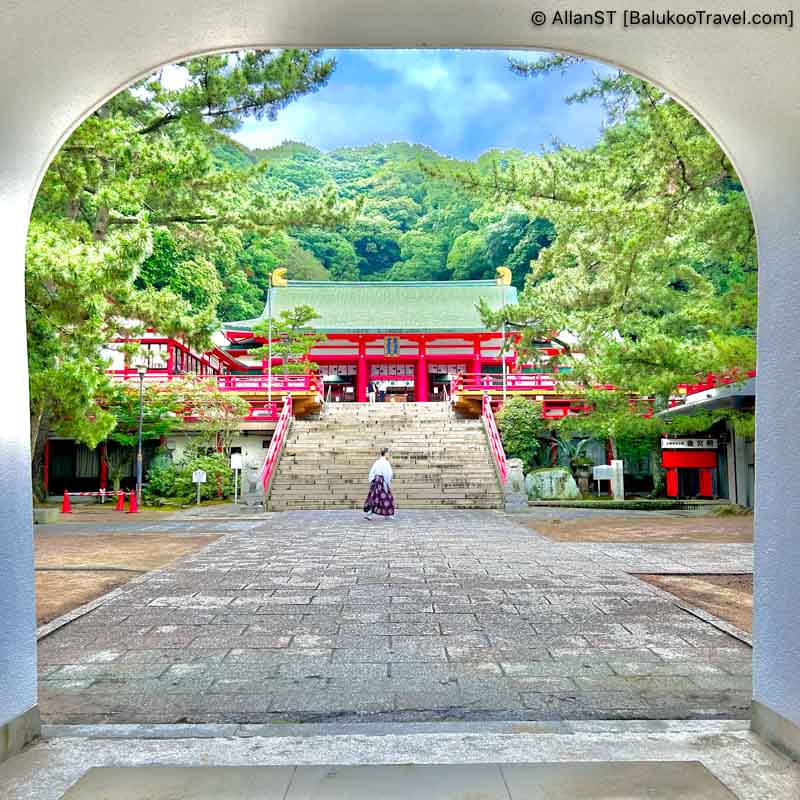 The shrine is notable for its striking red gate (torii) and distinctive Ryugu-style architecture [Akama Jingu].