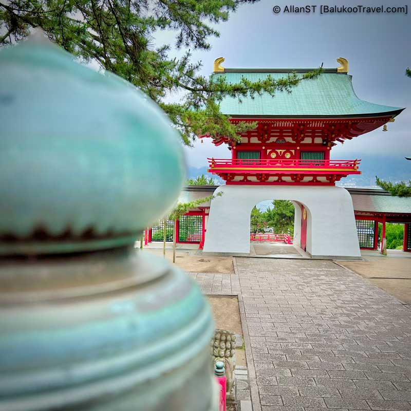 Akama Jingu 赤間神宮 in Shimonoseki City. Akama Jingu 赤間神宮 in Shimonoseki City.