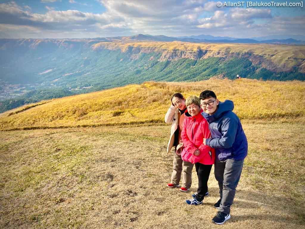 One of the best spots to appreciate the grandeur of Aso's volcanic terrain (Daikanbō Lookout, Mount Aso)