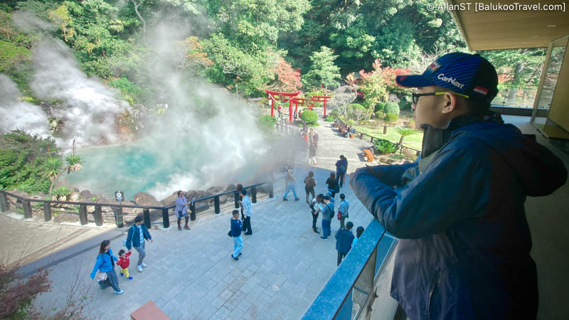 The name is derived from its main cobalt blue geothermal pool, which resembles the turquoise colour of the ocean (Umi Jigoku)