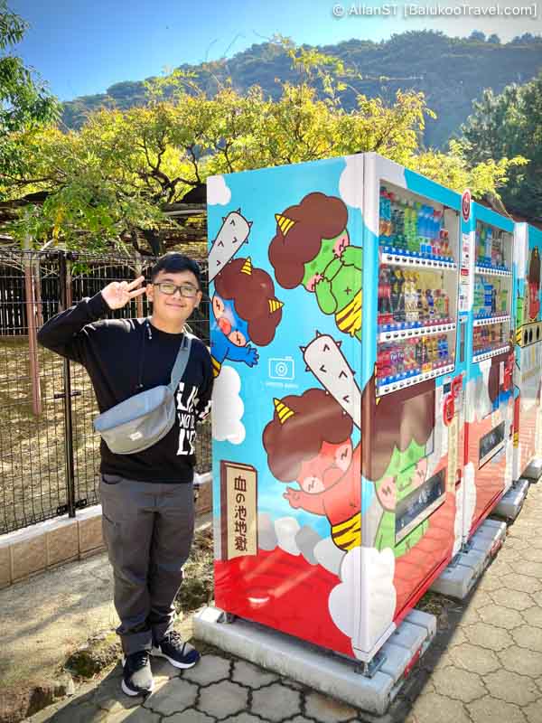 The ubiquitous vending machine at Chinoike Jigoku