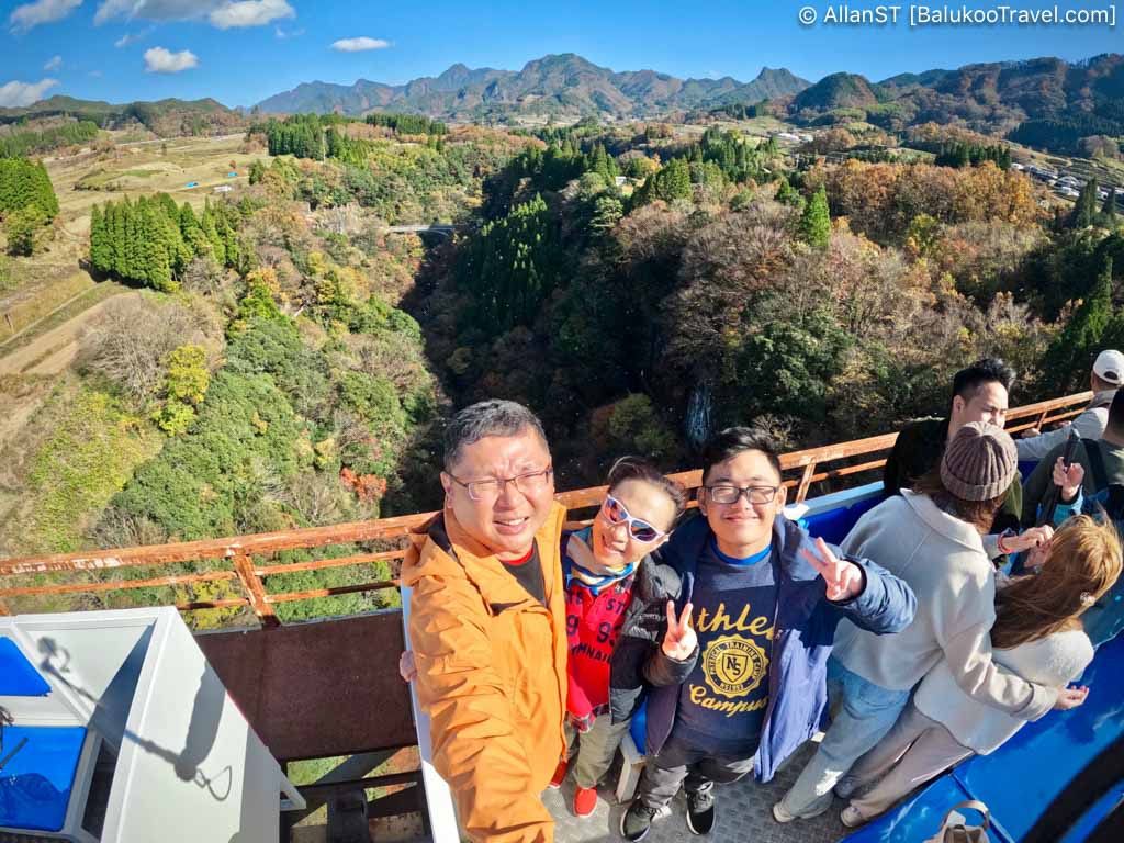 The highlight of the trip is the 5-minute halt in the middle of Takachiho Iron Bridge, once the highest (105m) railway bridge in Japan. The highlight of the trip is the 5-minute halt in the middle of Takachiho Iron Bridge, once the highest (105m) railway bridge in Japan.